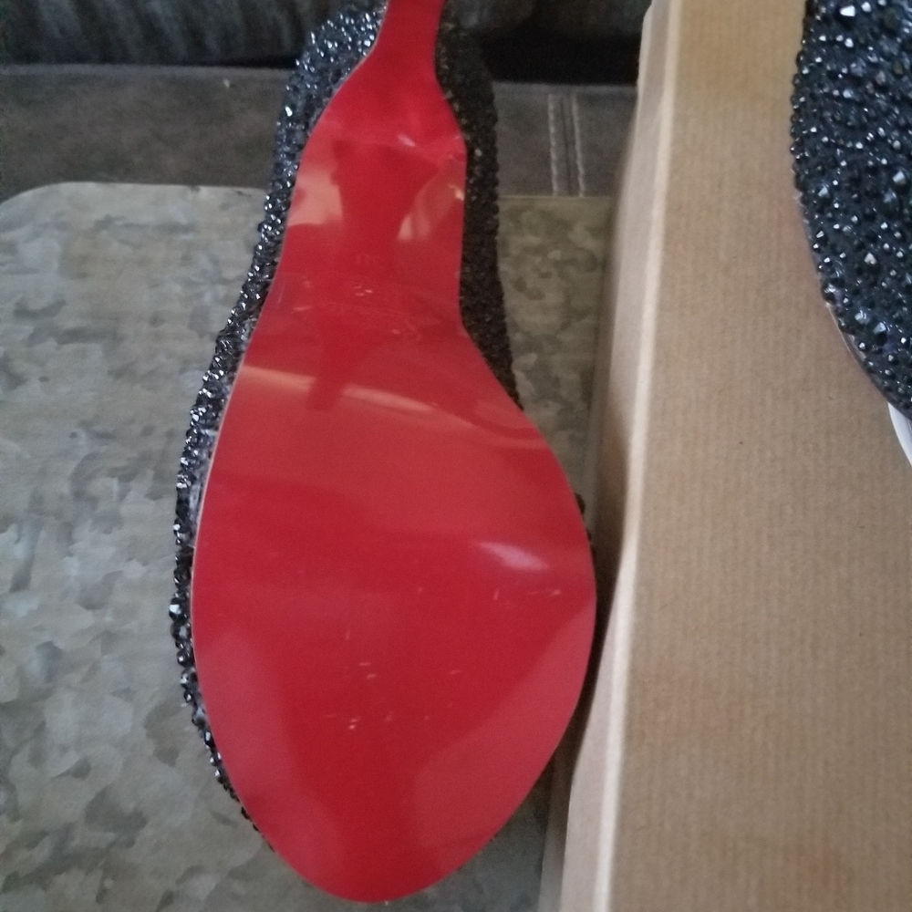 Slightly Used shoes - Picture 4 of 4